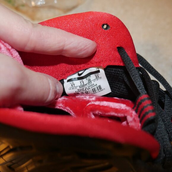 Nike Air Foamposite One GS Halloween Dracula Vampire Sneaker Size 4Y Women's 5.5 - Picture 9 of 10